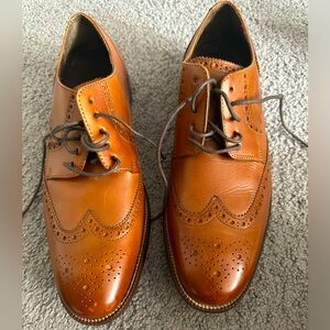 Gently worn men’s dress show (no box)